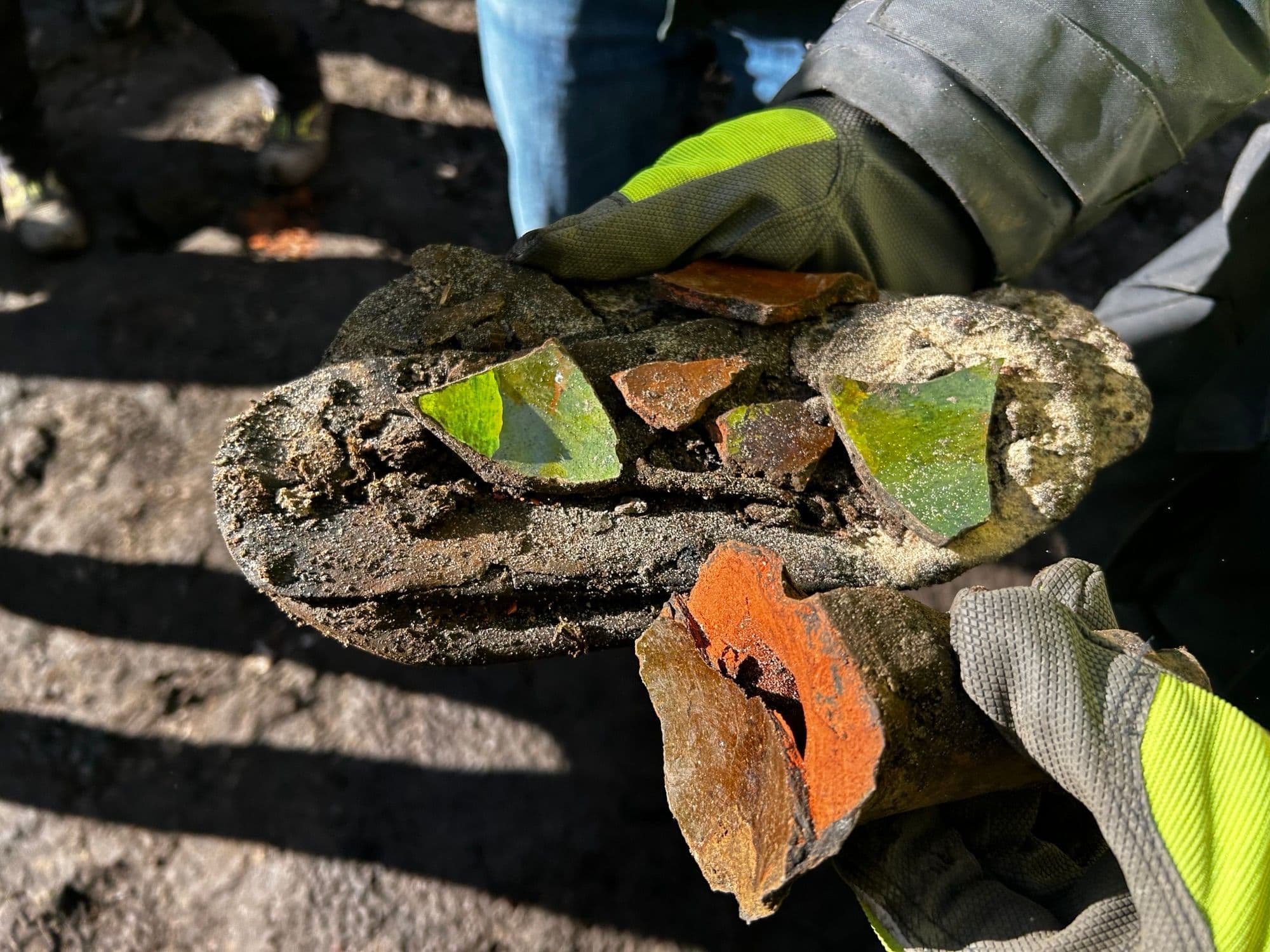 Rävala puiestee torustikutööd tõid päevavalgele arheoloogilise leiu