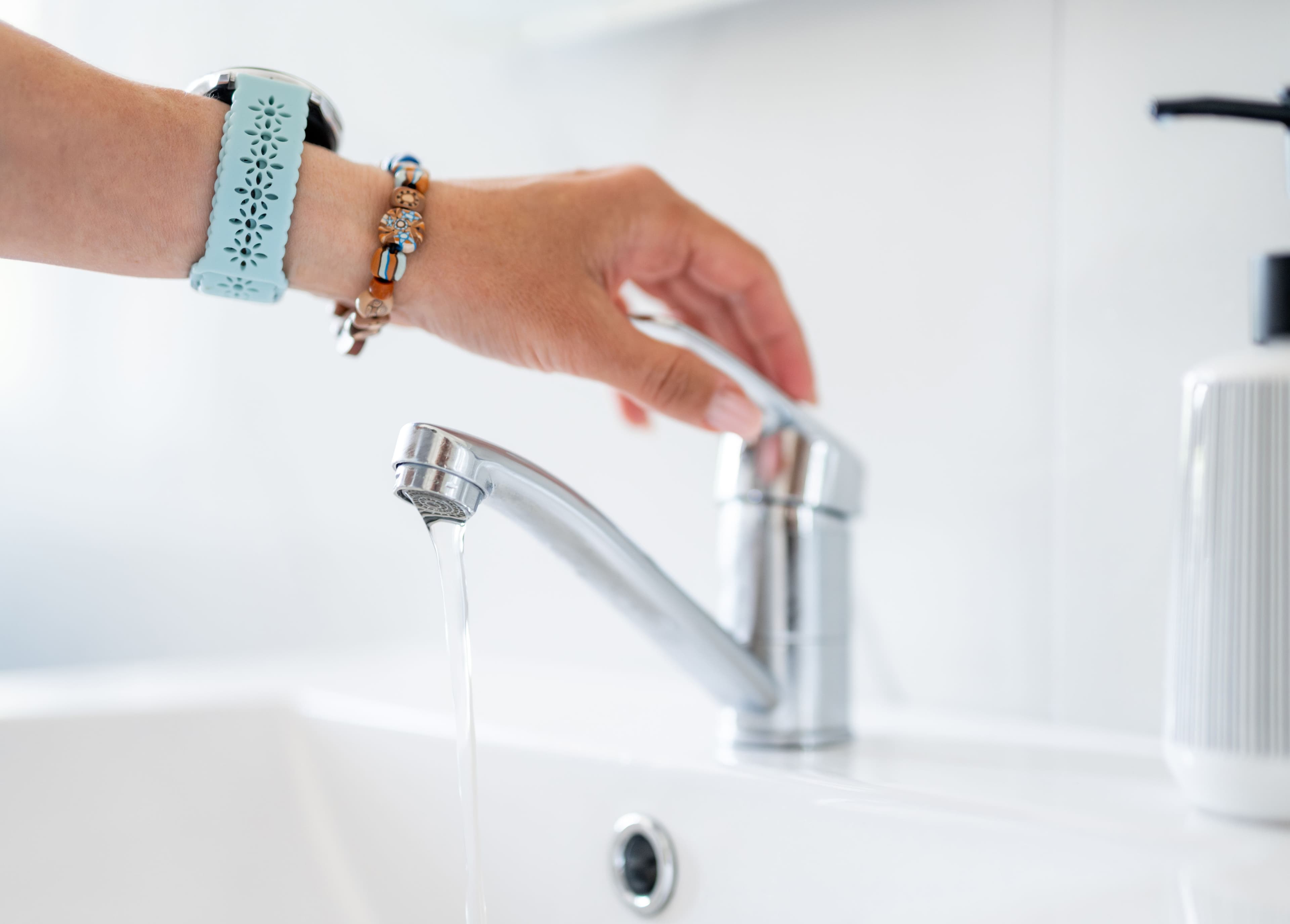 Pärast pikka äraolekut lase torudesse värske vesi